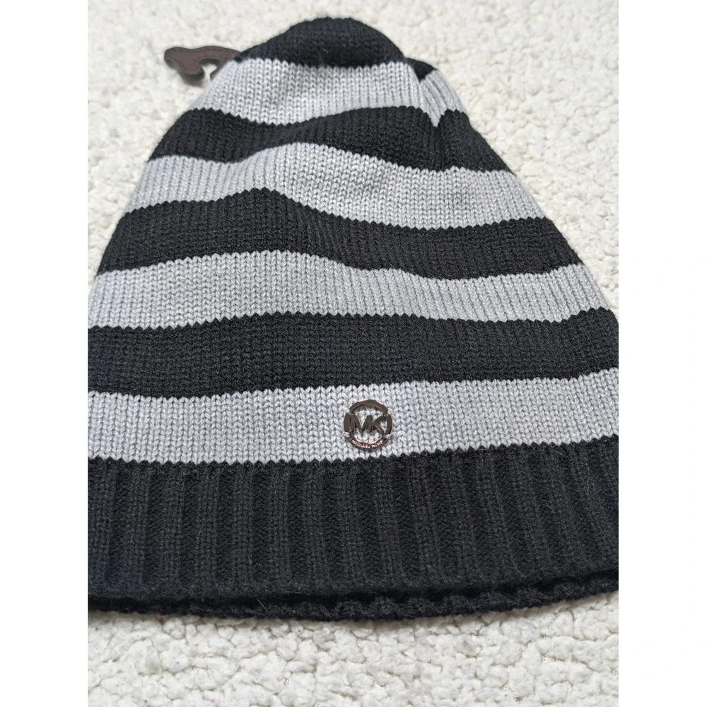 Michael Kors Mens Beanie Striped Knit Acrylic Black Gray Metallic Logo OS Hat